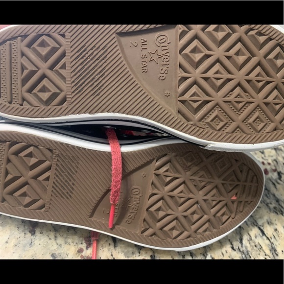 Converse All Star Chucks - Size Youth 2 - - Picture 5 of 6